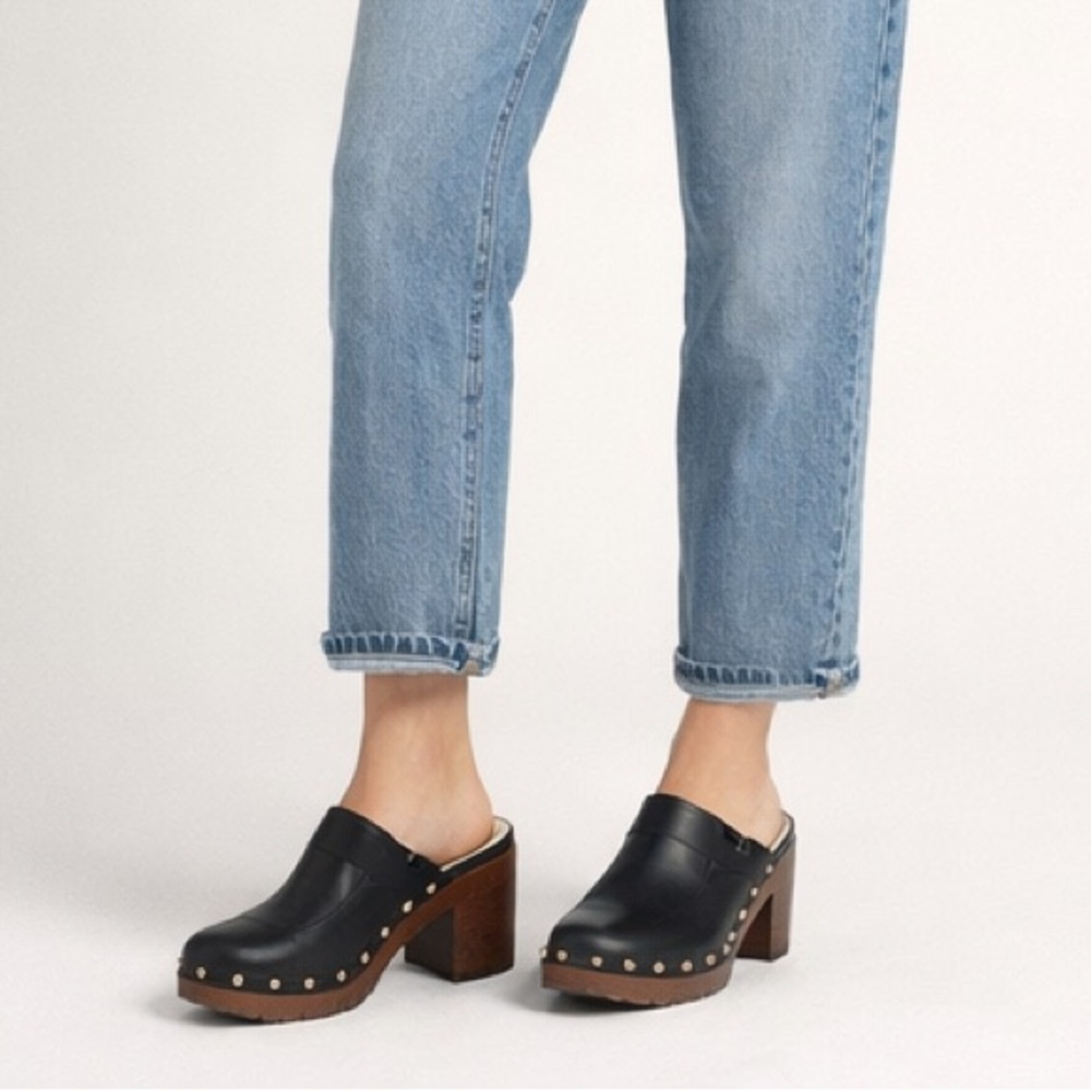 Chelsea & Violet Black Platform Mules Casual Chunky Heel Size 5.5